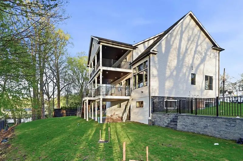 11 Elmwood CT Livingston NJ
