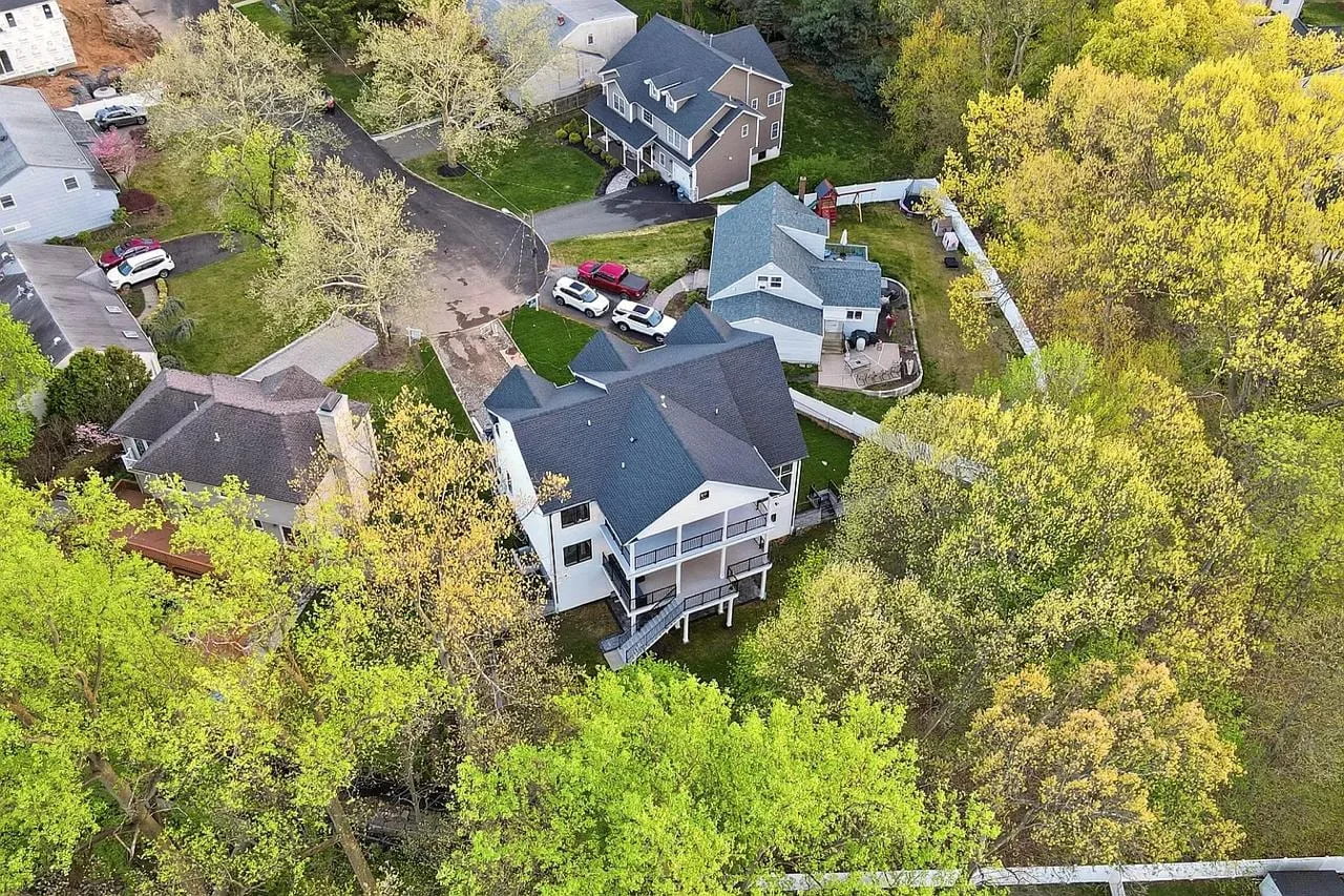 11 Elmwood CT Livingston NJ